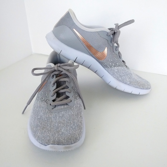 nike grey and rose gold shoes